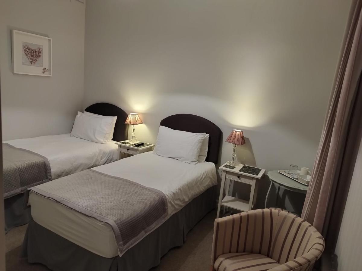 The Monarch Bed & Breakfast Lytham St Annes Bagian luar foto