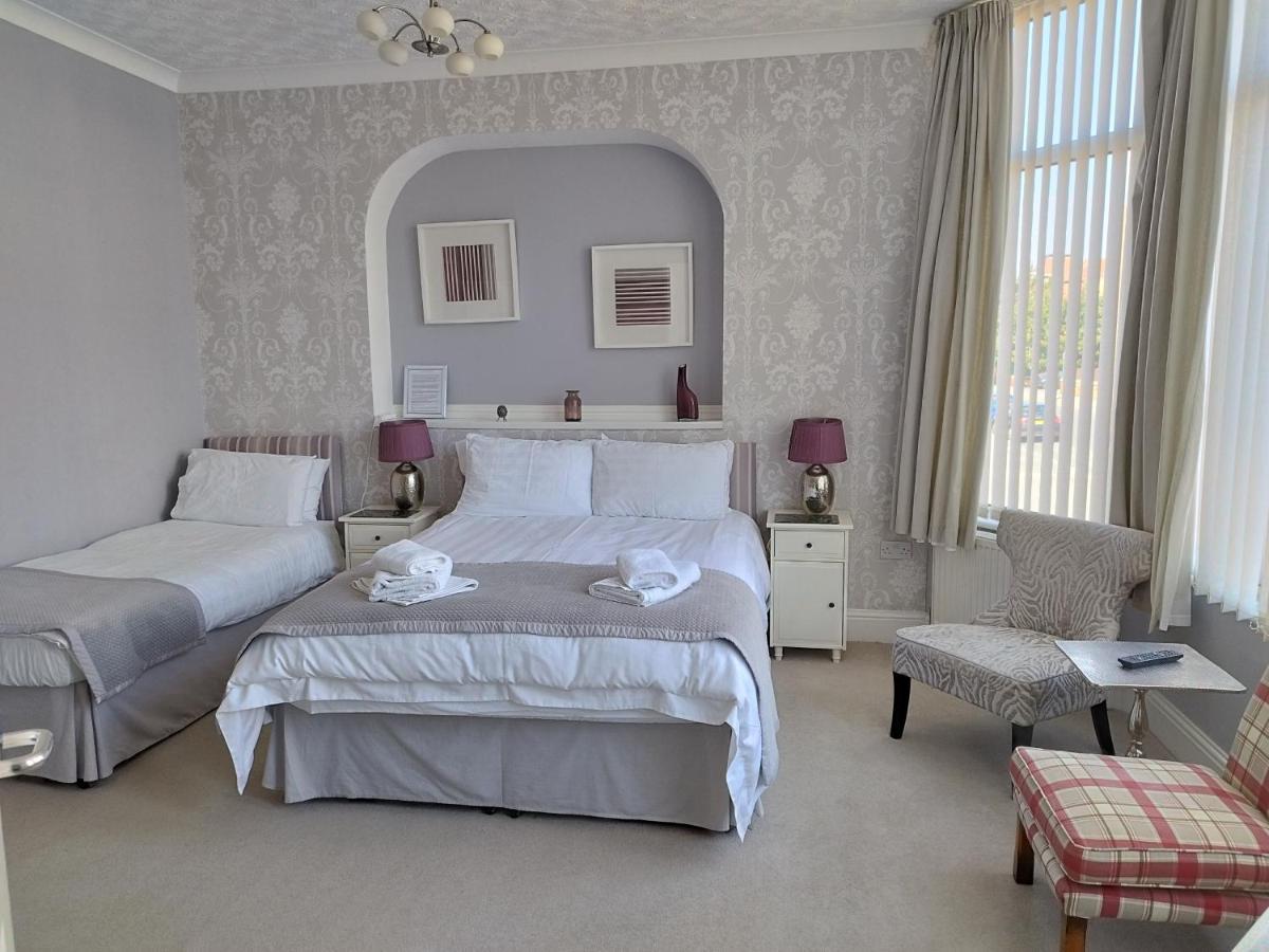 The Monarch Bed & Breakfast Lytham St Annes Bagian luar foto
