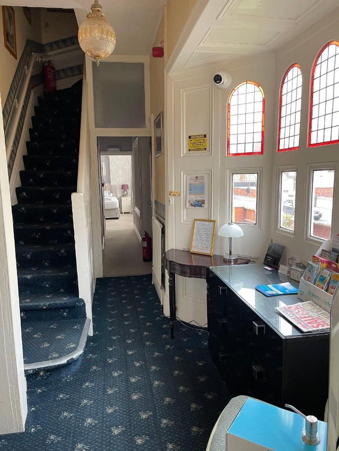 The Monarch Bed & Breakfast Lytham St Annes Bagian luar foto