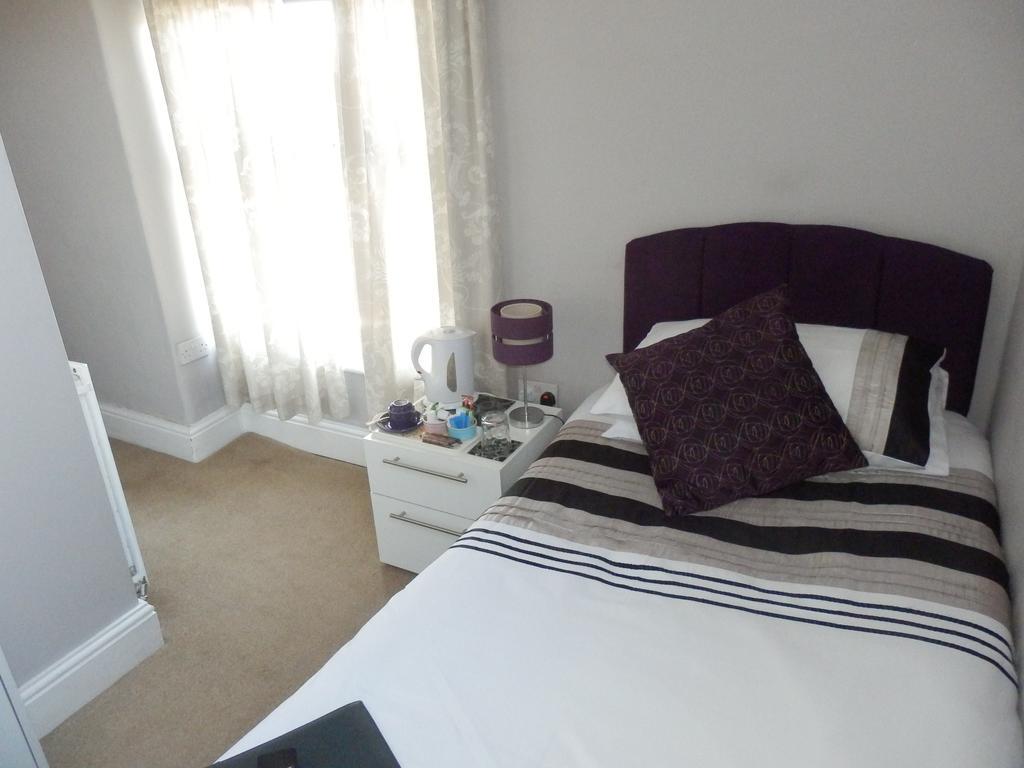 The Monarch Bed & Breakfast Lytham St Annes Bagian luar foto