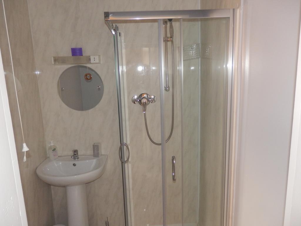 The Monarch Bed & Breakfast Lytham St Annes Bagian luar foto