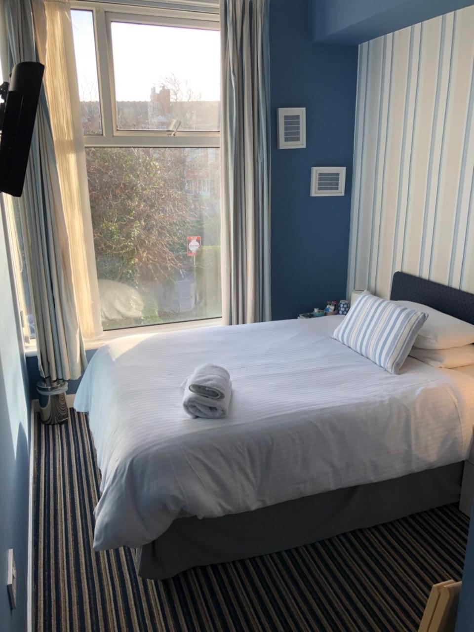 The Monarch Bed & Breakfast Lytham St Annes Bagian luar foto