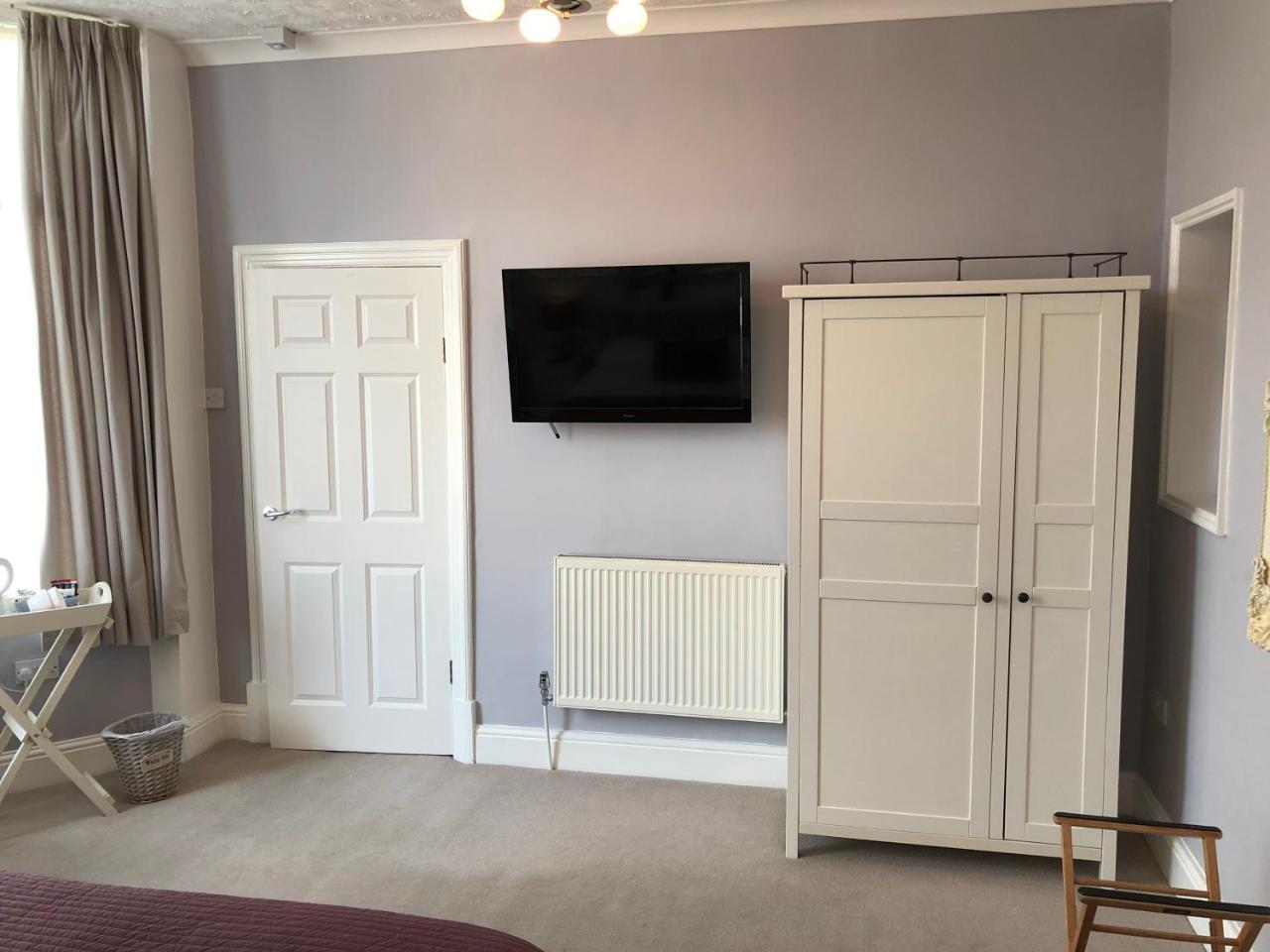 The Monarch Bed & Breakfast Lytham St Annes Bagian luar foto