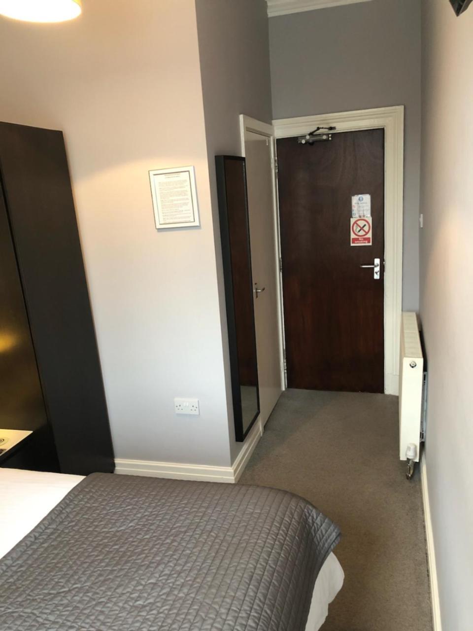 The Monarch Bed & Breakfast Lytham St Annes Bagian luar foto